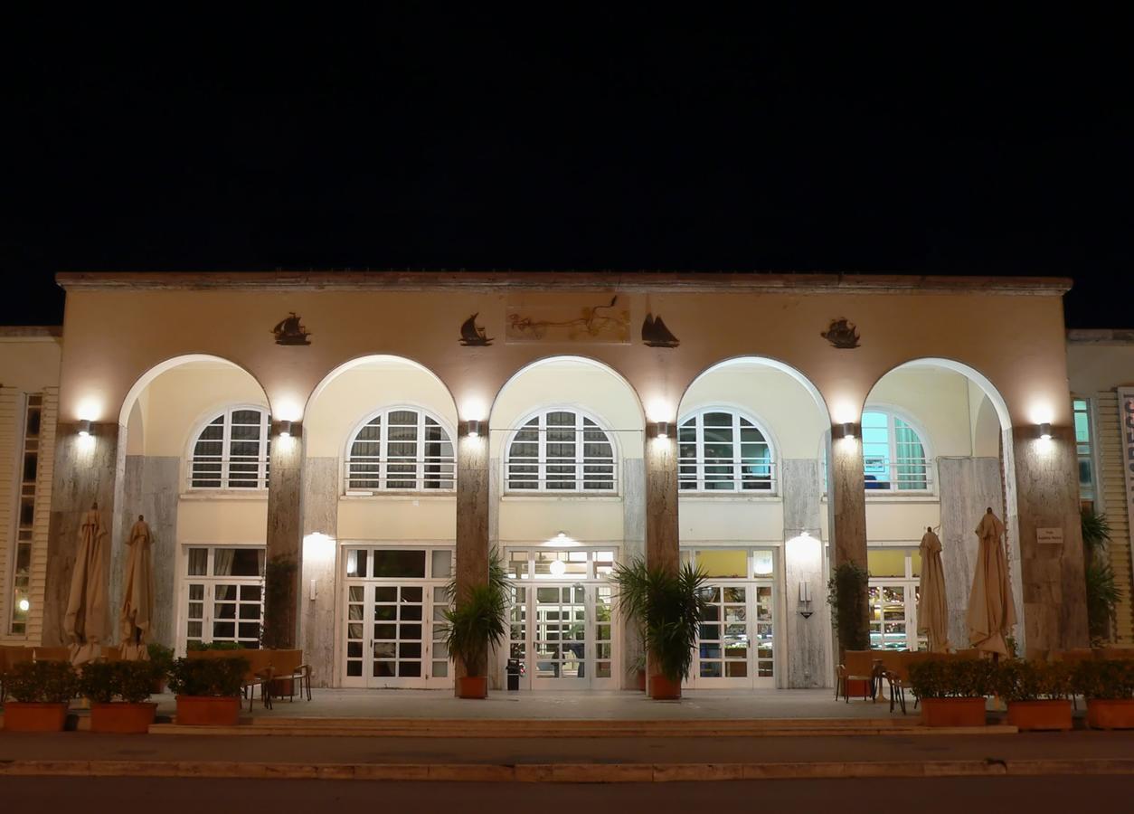 Hotel Luana Виареджо Екстериор снимка